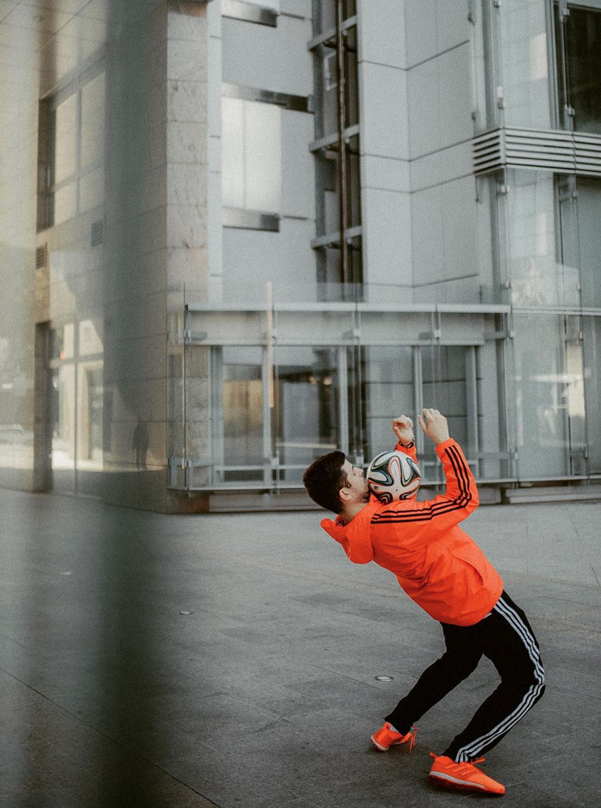 Rafael Spajic playing with the football