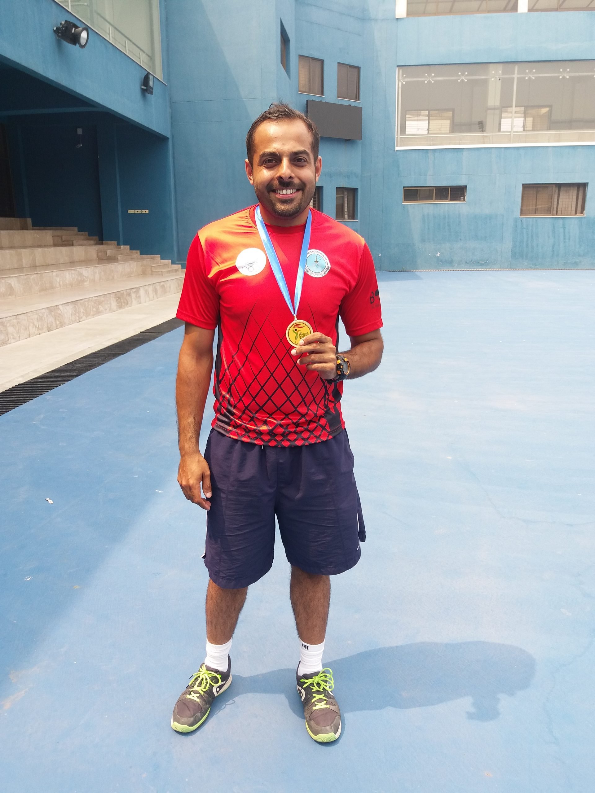 Sikander Hayat with his medal Pakistan