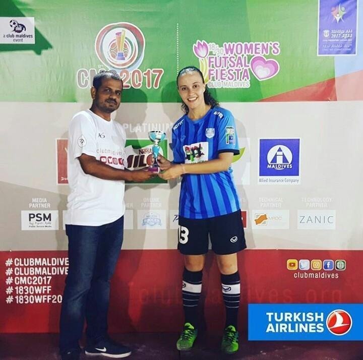 Neide collects her award in the Maldives