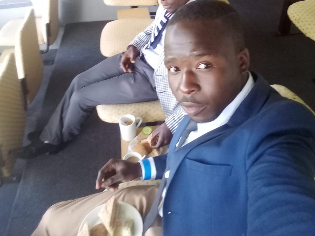 Vusumuzi-T-Sithole-with-his-friend-taking-selfie