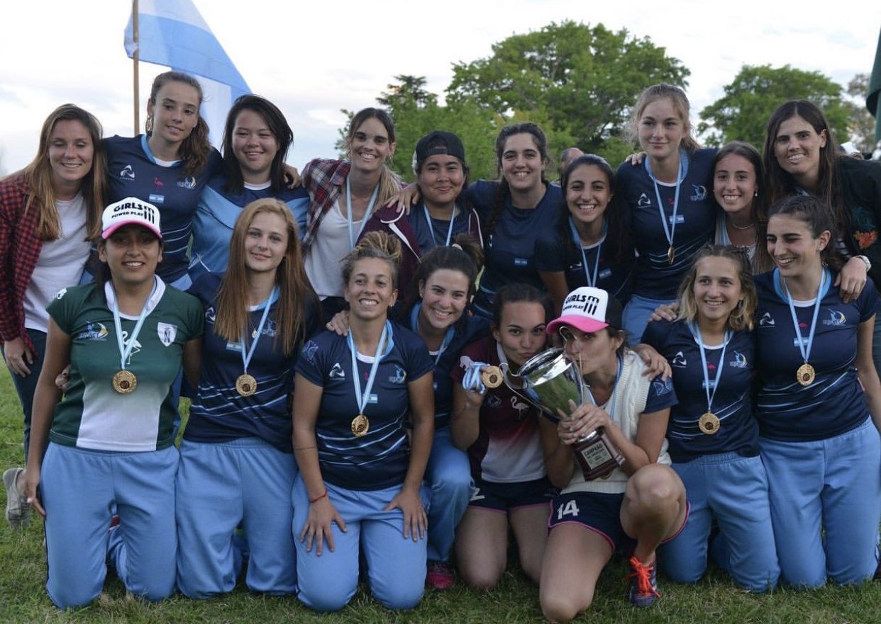 Veronica Vasquez group photo with her teammates with trophy,Argentina 
