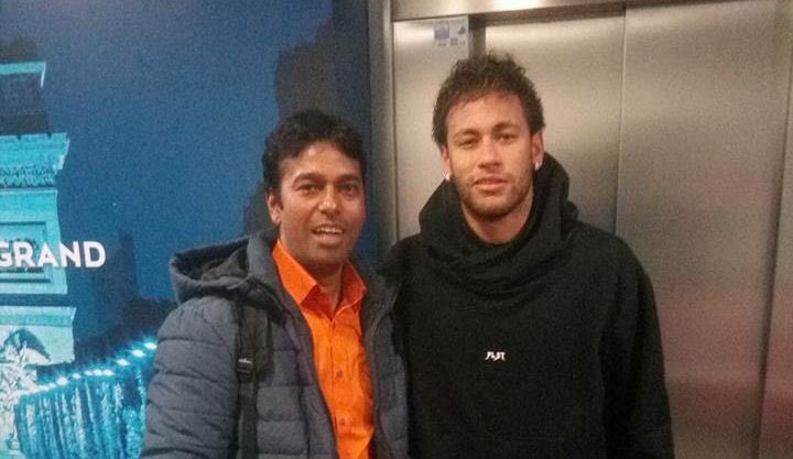 Kumar thapa standing with Jr Naymar at PSG