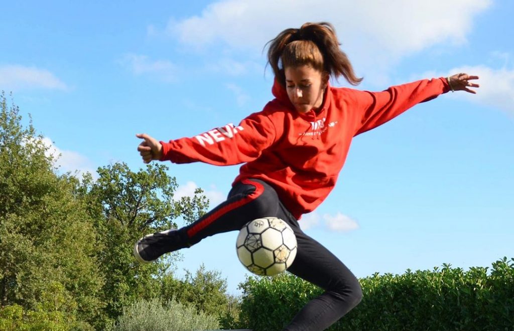 Alicia Fougeray doing freestyle footbal trick